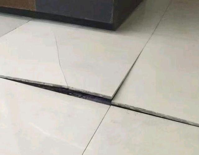 地板砖中间少量空鼓怎么处理方法(地板砖中间少量空鼓怎么处理方法图解)
